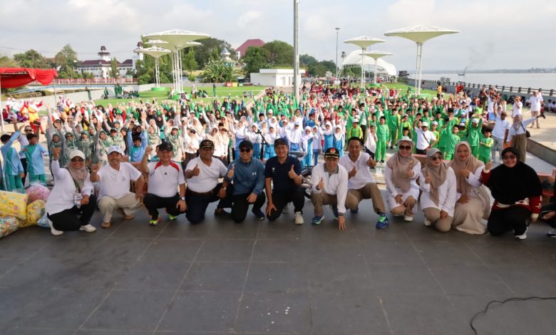 Pemerintah Kabupaten Kutai Kartanegara menegaskan pentingnya peran santri sebagai generasi yang sehat, baik secara fisik maupun mental