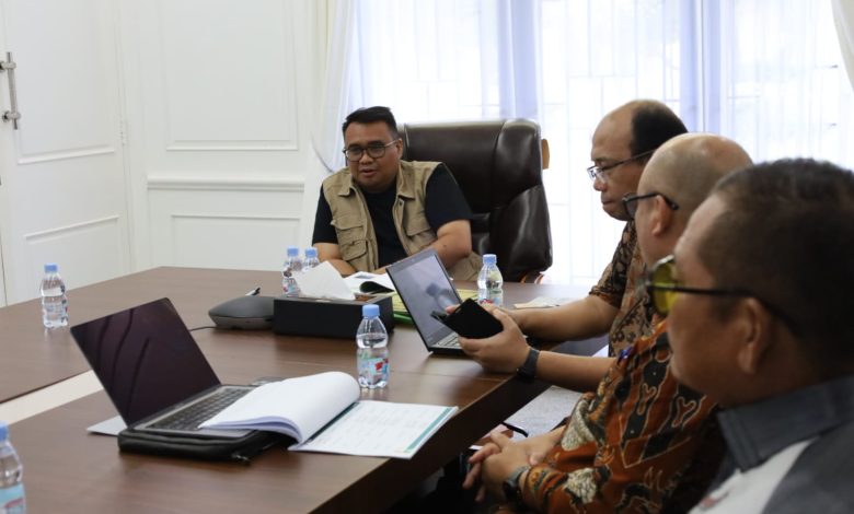 Bupati Kutai Kartanegara Aulia Rahman Basri mengatakan, saat ini. pemkab Kukar tengah membahas pengembangan produk Kratom di Kabupaten Kukar