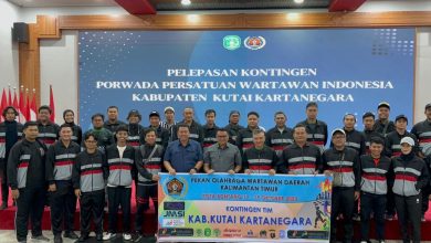 upati Kutai Kartanegara (Kukar) Aulia Rahman Basri secara resmi melepas kontingen Pekan Olahraga Wartawan Daerah