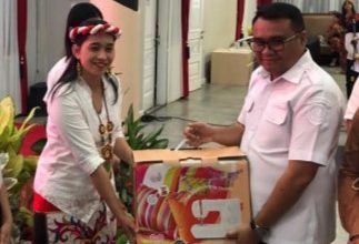 Bupati Kutai Kartanegara Aulia Rahman Basri melantik pengurus Dewan Kerajinan Nasional Daerah