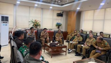 Pemerintah Kabupaten Kutai Kartanegara ( memperketat pengawasan terhadap aktivitas pertambangan dan migas yang beroperasi di kawasan hutan