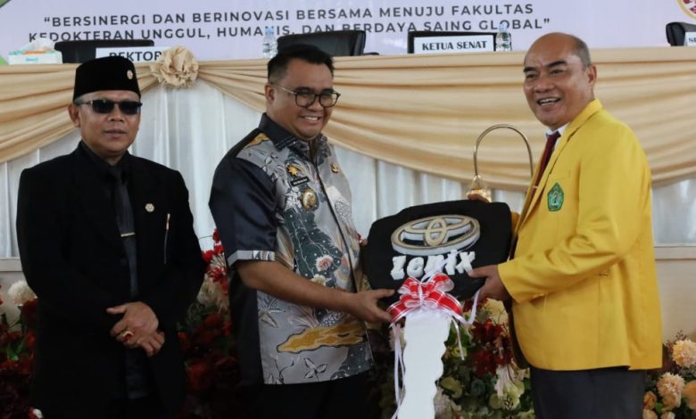 Bupati Kutai Kartanegara dr. Aulia Rahman Basri menghadiri Rapat Senat Terbuka Fakultas Kedokteran Universitas Mulawarman (FK Unmul) dalam rangka Dies Natalis ke-24