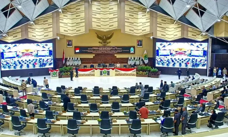 Pemerintah Provinsi Kalimantan Timur bersama DPRD Kaltim menyatakan komitmennya mempercepat pengesahan Raperda Penyelenggaraan Pendidikan