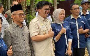 Wakil Bupati Kukar, Rendi Solihin menyalurkan bantuan alat dan mesin pertanian (alsintan) kepada para petani kutai kartanegara.