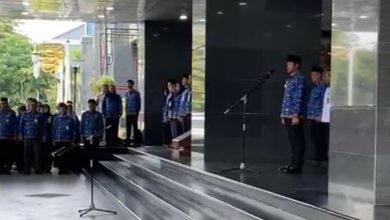 Apel Peringatan Hari Ulang Tahun ke-54 Korps Pegawai Republik Indonesia (KORPRI) berlangsung khidmat di lingkungan Pemerintah Provinsi Kalimantan Timur