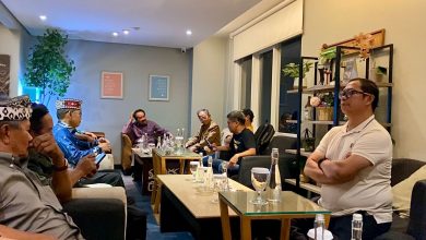 Ikatan Keluarga Toraja (IKAT) Kalimantan Timur menggelar konferensi pers di Samarinda, Jumat (13/2/2026)