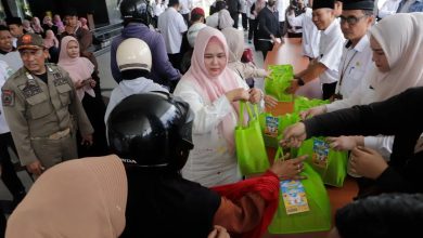 Suasana Ramadan di Samarinda semakin semarak dengan hadirnya kegiatan Gebyar Ramadan Berbagi Takjil Gratis yang digelar Pemerintah Provinsi Kalimantan Timur.